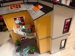 Playmobil huis - volledig ingericht + poppetjes, Ophalen