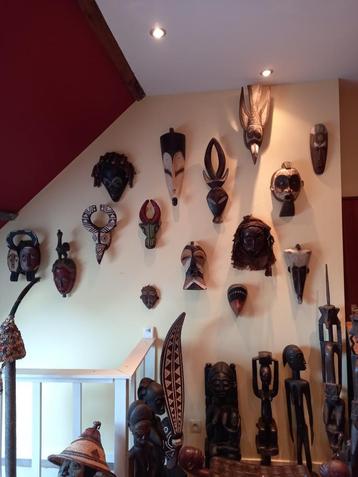 Lot Afrikaanse kunst (meer dan 60 maskers)  beschikbaar voor biedingen