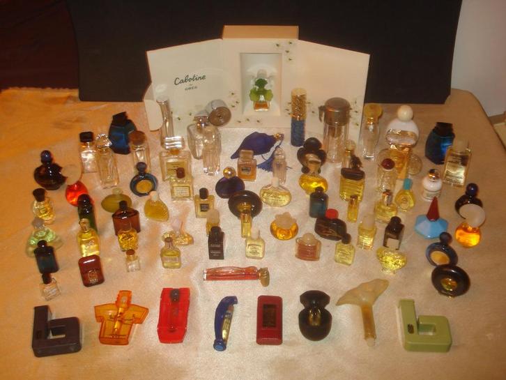 Gros Lot d'Anciennes Miniatures de Parfums et Flacons Divers, Verzamelen, Parfumverzamelingen, Gebruikt, Miniatuur, Gevuld, Ophalen of Verzenden