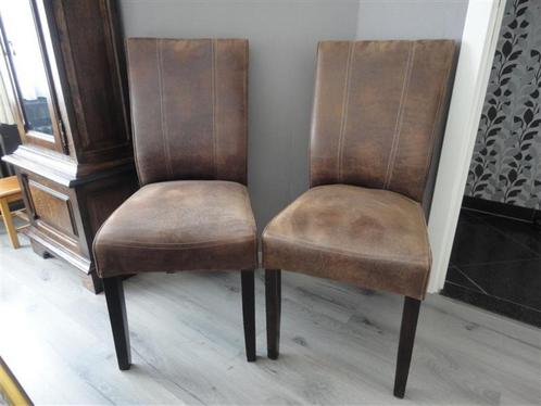 2 Stoelen met nubuckleder “ NIEUW “ amper gebruikt 50 €/st, Huis en Inrichting, Stoelen, Zo goed als nieuw, Twee, Hout, Overige materialen