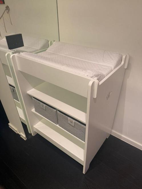 First Ververstafel met First accessoires, Kinderen en Baby's, Kinderkamer | Commodes en Kasten, Zo goed als nieuw, Commode, 90 tot 105 cm
