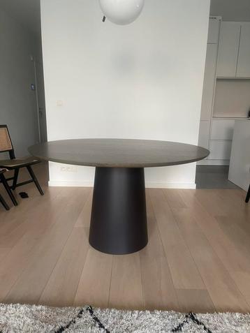 Ronde eettafel - smoked eiken, Huis en Inrichting, Tafels | Eettafels, Ophalen, Zo goed als nieuw