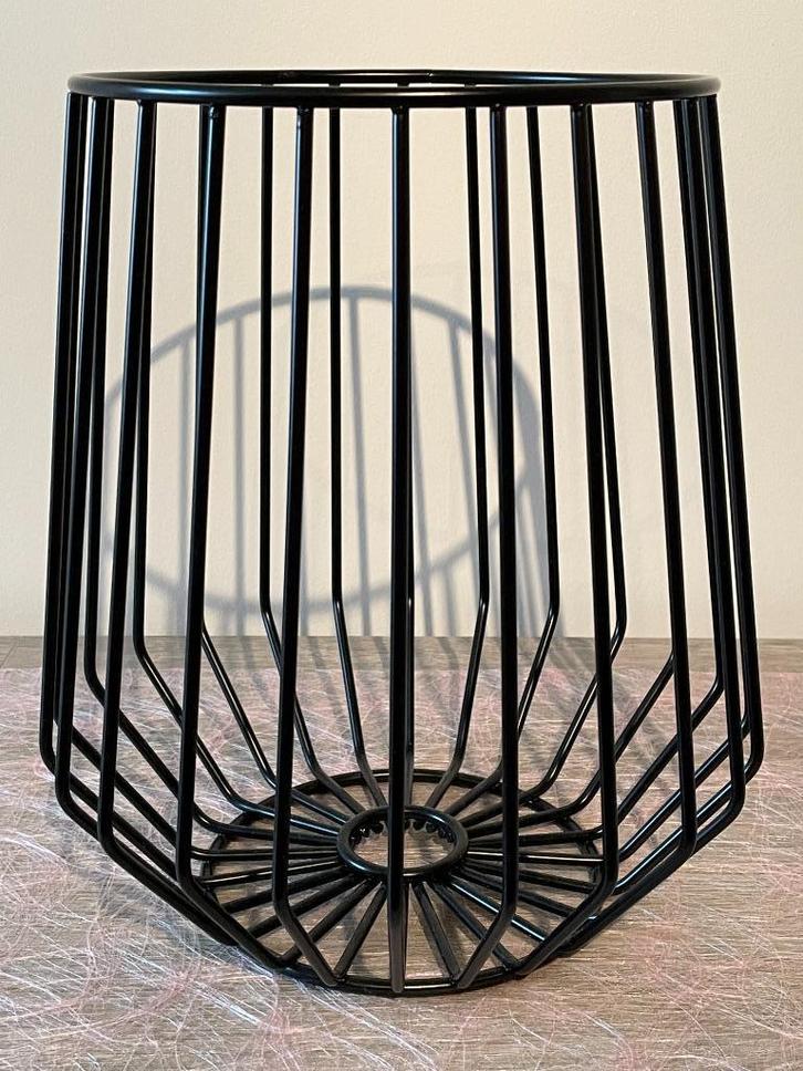 Zwarte fruitmand Point-Virgule, Huis en Inrichting, Woonaccessoires | Schalen en Manden, Nieuw, Mand, Overige vormen, Overige materialen