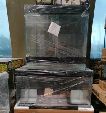 Terrariums beschikbaar voor biedingen