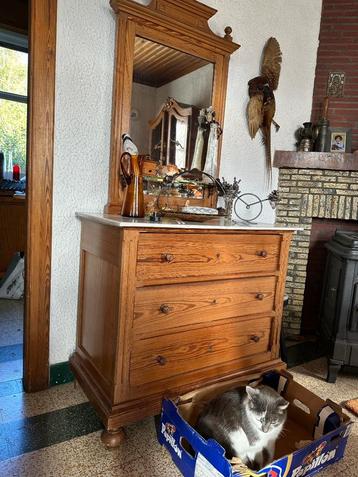 commode ancienne disponible aux enchères