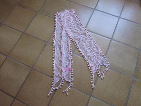 Dopo dopo girls roos kanten sjaaltje lengte 130 cm, Kinderen en Baby's, Kinderkleding | Mutsen, Sjaals en Handschoenen, Zo goed als nieuw