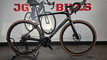racefiets BMC roadmachine five disc di2 (2024) beschikbaar voor biedingen