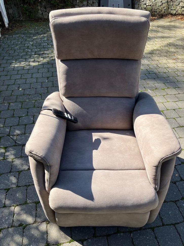 Relaxfauteuil met 2 motoren, Huis en Inrichting, Fauteuils, Zo goed als nieuw, Leer, 75 tot 100 cm, 75 tot 100 cm, Ophalen