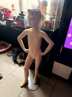 Kinder mannequin etalage pop, Enlèvement