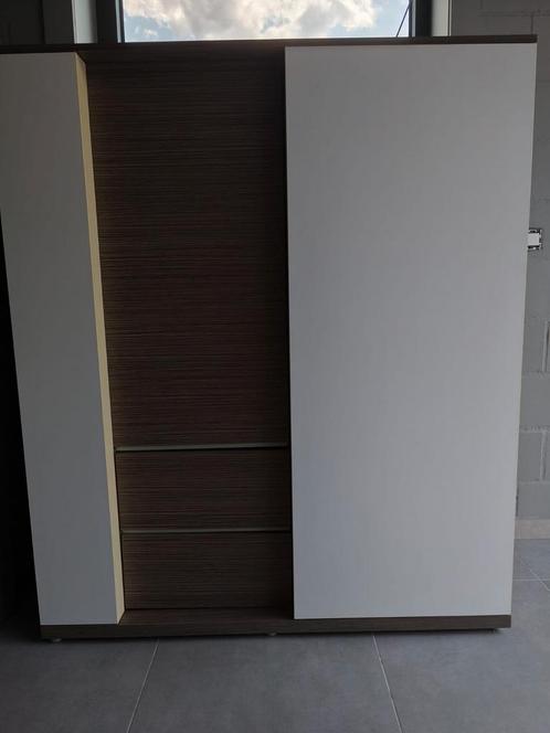 Moderne TV kast 200cm breedte x 48cm hoog x 51cm, Huis en Inrichting, Kasten | Roldeurkasten en Archiefkasten, Ophalen