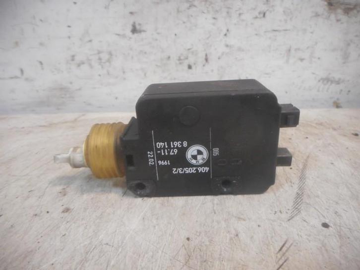 CENTRALE VERGRENDELING MOTOR ACHTERKLEP 3 serie (E36 / 4), Auto-onderdelen, Overige Auto-onderdelen, BMW, Gebruikt