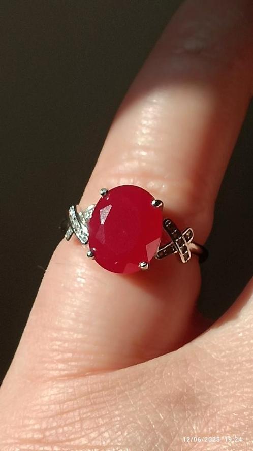 Prachtige 925 sterling zilveren ring met grote robijn, Handtassen en Accessoires, Ringen, Nieuw, Dame, Zilver, Zilver, Met edelsteen