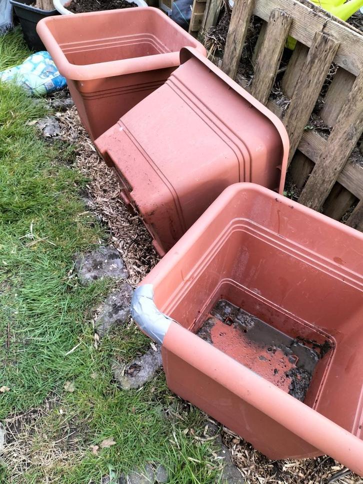 Zeer grote kunststof plantenbakken bloembakken 1 gratis, Tuin en Terras, Bloembakken en Plantenbakken, Zo goed als nieuw, Kunststof