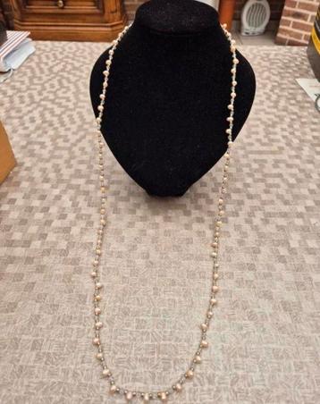 Fijne vintage lange parelketting met kralen samen geknopt beschikbaar voor biedingen