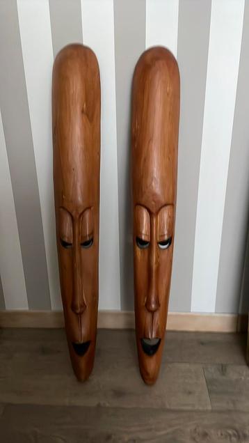 2 houten  zeer mooie afrikaanse maskers (100x14cm) beschikbaar voor biedingen