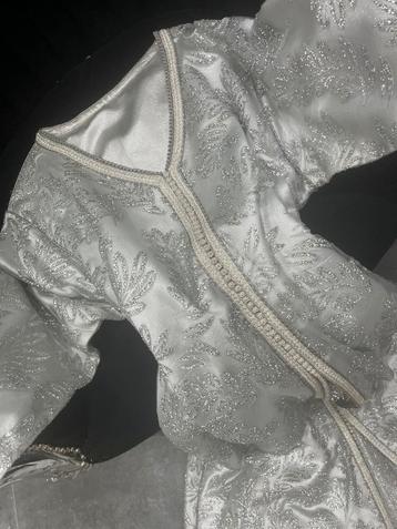 Caftan en excellente état, Autre, Enlèvement ou Envoi, Gris, Robe de mariée