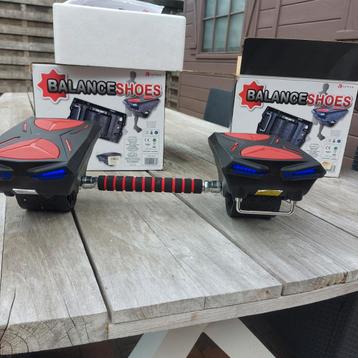 BALANCE SHOES Combinatie van rolschaats en hoverboard beschikbaar voor biedingen