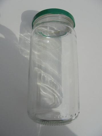 Glazen bokalen met schroefdeksel beschikbaar voor biedingen