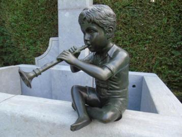 bronzen beeld, de jongen met de klarinet, waterstraal