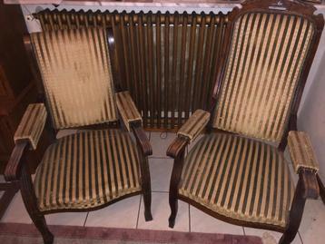 2 antieke stoelen + voetbankje beschikbaar voor biedingen