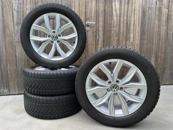 VW Tiguan Winterset originele velgen + Goodyear winterbanden beschikbaar voor biedingen