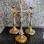 Kruisbeeld met 2 kandelaars, Enlèvement ou Envoi
