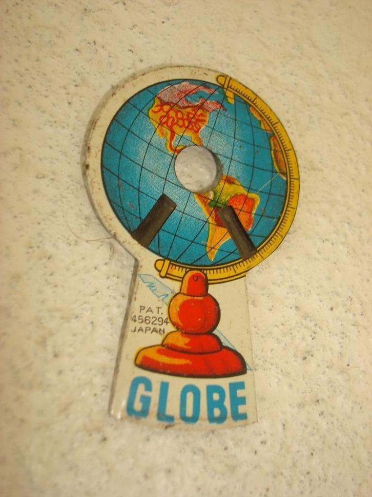 Globe Japan fluitje van plaatstaal, Antiek en Kunst, Antiek | Speelgoed, Ophalen of Verzenden