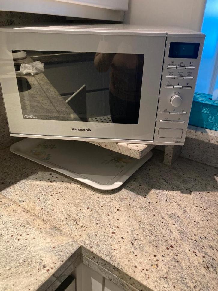 Panasonic Microgolf-grill NN-GD462, Elektronische apparatuur, Microgolfovens, Gebruikt, Grill, Draaiplateau, Ophalen