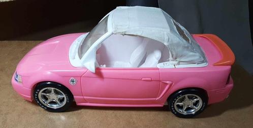 ② voiture Mustang rose + Barbie + accessoires Mattel — Jouets