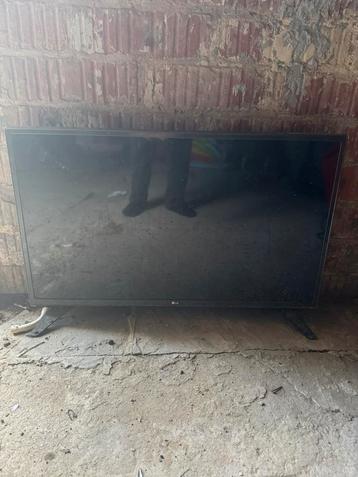Kapotte LG TV (voor onderdelen of herstel) beschikbaar voor biedingen