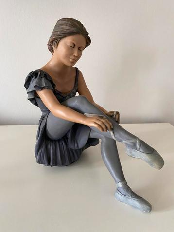 Elisa beeld “ballerina” van Spaanse kunstenares, Enlèvement, Comme neuf