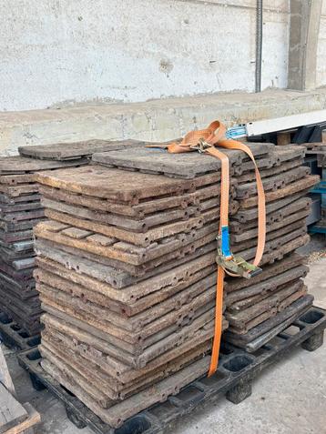 Rubbere tegels 50x50 en 100x100 beschikbaar voor biedingen