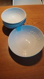 Lot de 4 assiettes et 1 plat à pâte, Ophalen, Zo goed als nieuw, Porselein