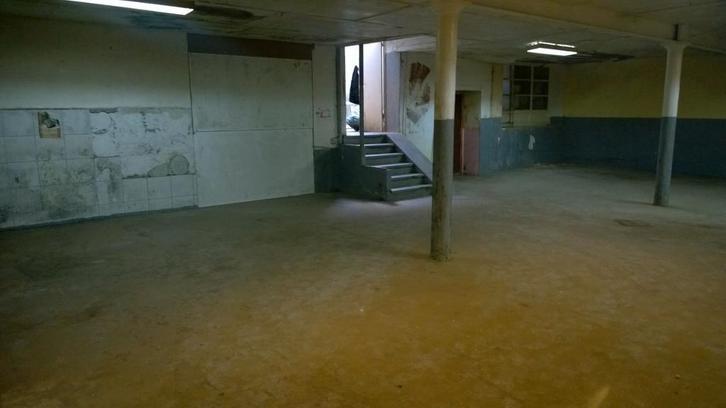 Dépôt, salle exposition, Immo, Op zoek naar een huis