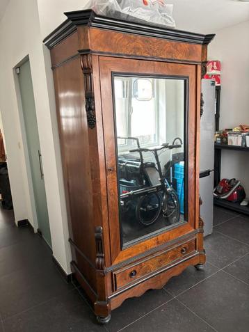 Vestiaire kast met spiegel beschikbaar voor biedingen
