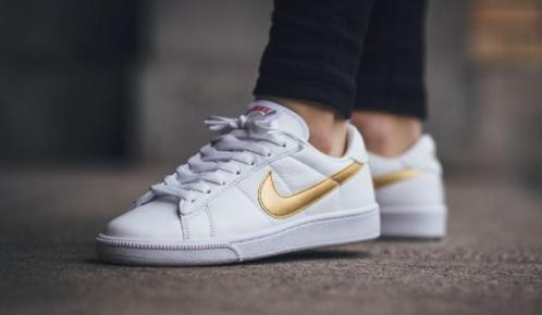 Nike Wmns Tennis Classic sneakers echt leder 38,5, Kleding | Dames, Schoenen, Zo goed als nieuw, Sneakers, Wit, Ophalen of Verzenden