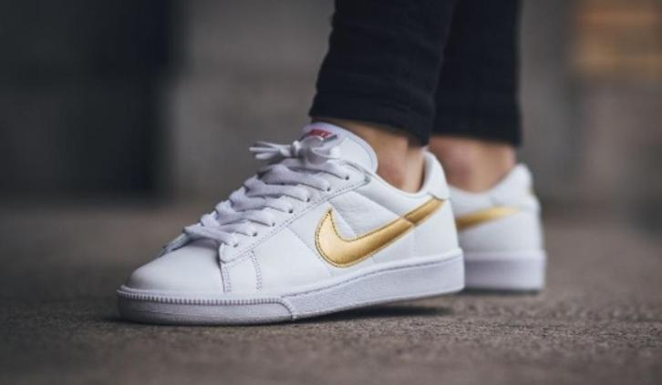 Nike Wmns Tennis Classic sneakers echt leder 38,5, Kleding | Dames, Schoenen, Zo goed als nieuw, Sneakers, Wit, Ophalen of Verzenden