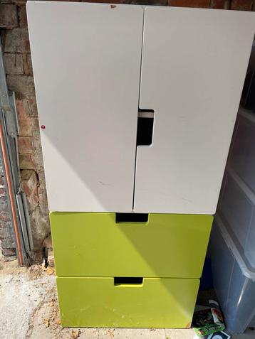 Twee kasten IKEA me legplank en twee schuiven beschikbaar voor biedingen