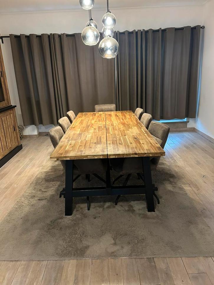 Lot à vendre (Table + armoir), Huis en Inrichting, Woonaccessoires | Overige, Zo goed als nieuw, Ophalen