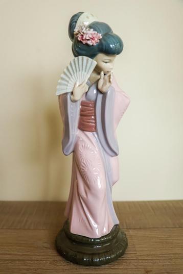 Statue de Lladro Geisha disponible aux enchères