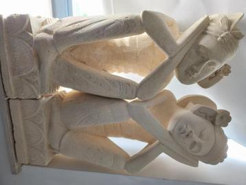 2 steen beelden 95euro  beschikbaar voor biedingen