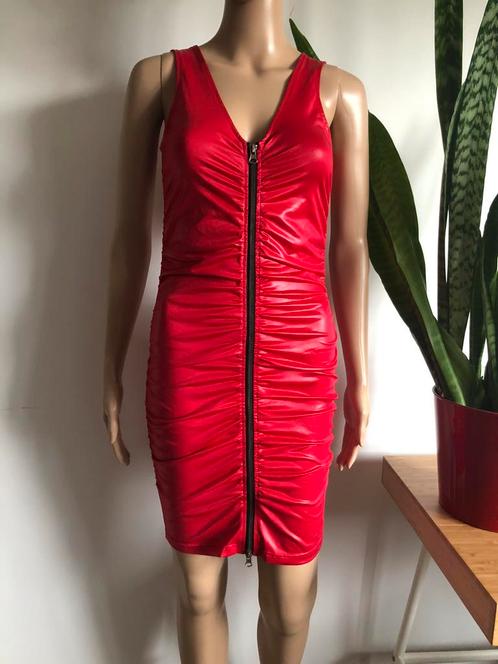 Robe rouge sexy en wetlook avec fermetures éclair (XS) neuf, Vêtements | Femmes, Robes, Neuf, Taille 34 (XS) ou plus petite, Rouge