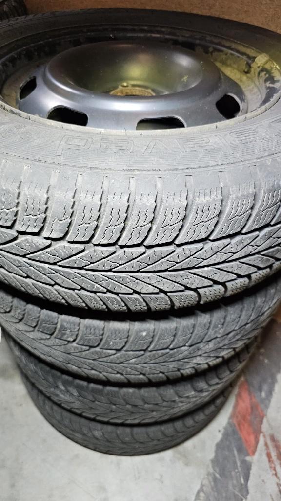 Jantes avec pneus d'hiver Kangoo Berlingo Partner 195 65 15, Autos : Pièces & Accessoires, Pneus & Jantes, Pneus et Jantes, Pneus hiver