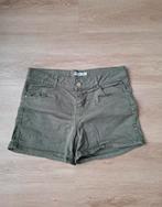 Short Stradivarius maat 38, Kleding | Dames, Broeken en Pantalons, Maat 38/40 (M), Kort, Ophalen of Verzenden, Zo goed als nieuw