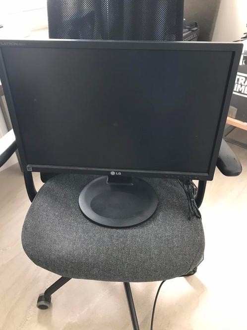 LG monitor 22'- LG Flatron N2210WZ, Computers en Software, Monitoren, Zo goed als nieuw