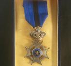 Chevalier ordre de L II bilingue étui De Greef années 1950, Envoi, Armée de terre, Ruban, Médaille ou Ailes