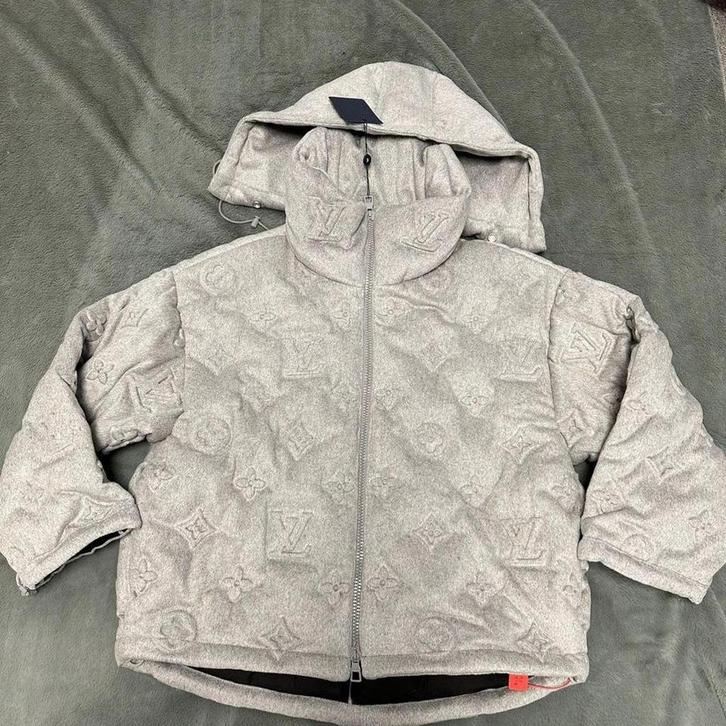 Veste à capuche Louis Vuitton Monogram gris clair, Vêtements | Femmes, Vestes | Hiver, Neuf, Taille 36 (S), Gris, Enlèvement ou Envoi