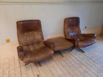 Vintage set 'James Bond' swivel relax zetels met ottoman  beschikbaar voor biedingen