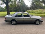 Mercedes 250d oldtimer auto van bouwjaar 1990 toe en ja ctok, Auto's, Oldtimers, 4 deurs, Achterwielaandrijving, Mercedes-Benz