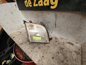 Koplamp rechts van een Ford Fusion beschikbaar voor biedingen